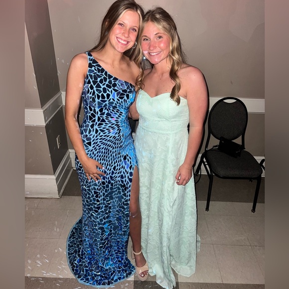 Sherri Hill, Size 00 - Picture 3 of 3